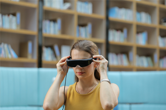 عینک های هوشمند 200 اینچ VR FOV 43 درجه 1800 نیت صفحه نمایش نصب شده بر روی سر